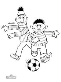 Bert y Ernie jugando al fútbol