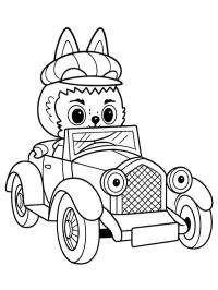 Labubu en un coche